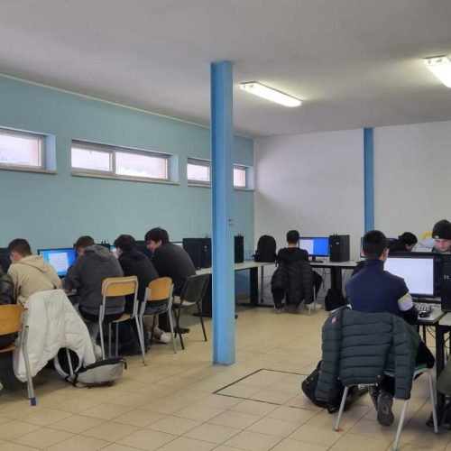 Palestra delle competenze, II annualità, IIS Volta. Laboratorio pomeridiano a cura di Benedetta La Penna: registrazione della prima puntata del podcast ideato da ciascuno studente